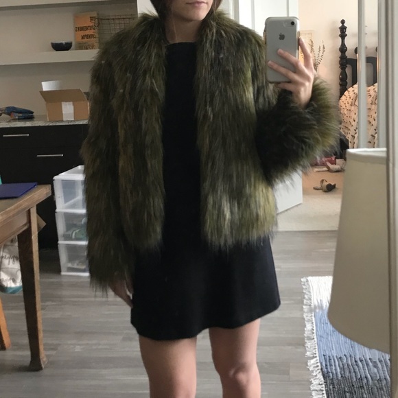 Faux fur jacket size small - Picture 2 of 4